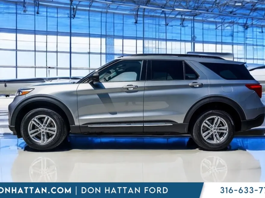 2023 Ford Explorer XLT photo 1