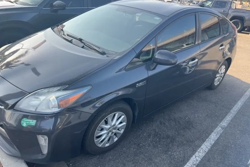2012 Toyota Prius Plug-in photo 1