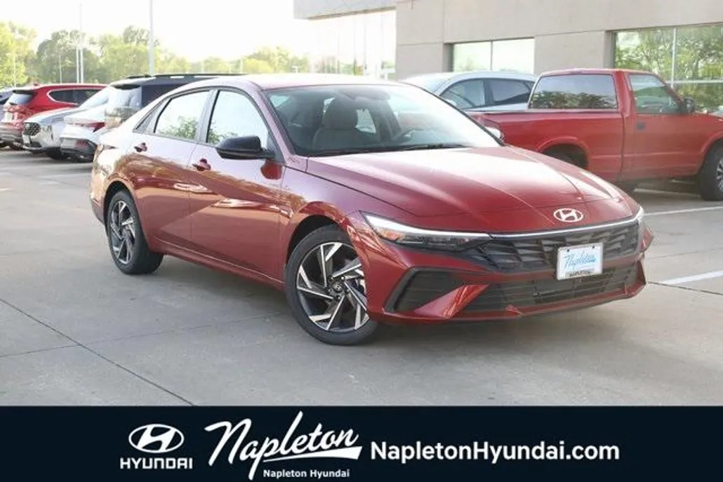 2025 Hyundai Elantra SEL Sport photo 1
