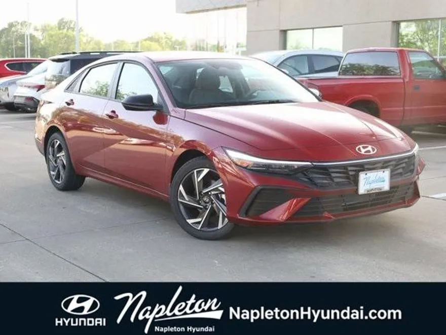 2025 Hyundai Elantra SEL Sport photo 1