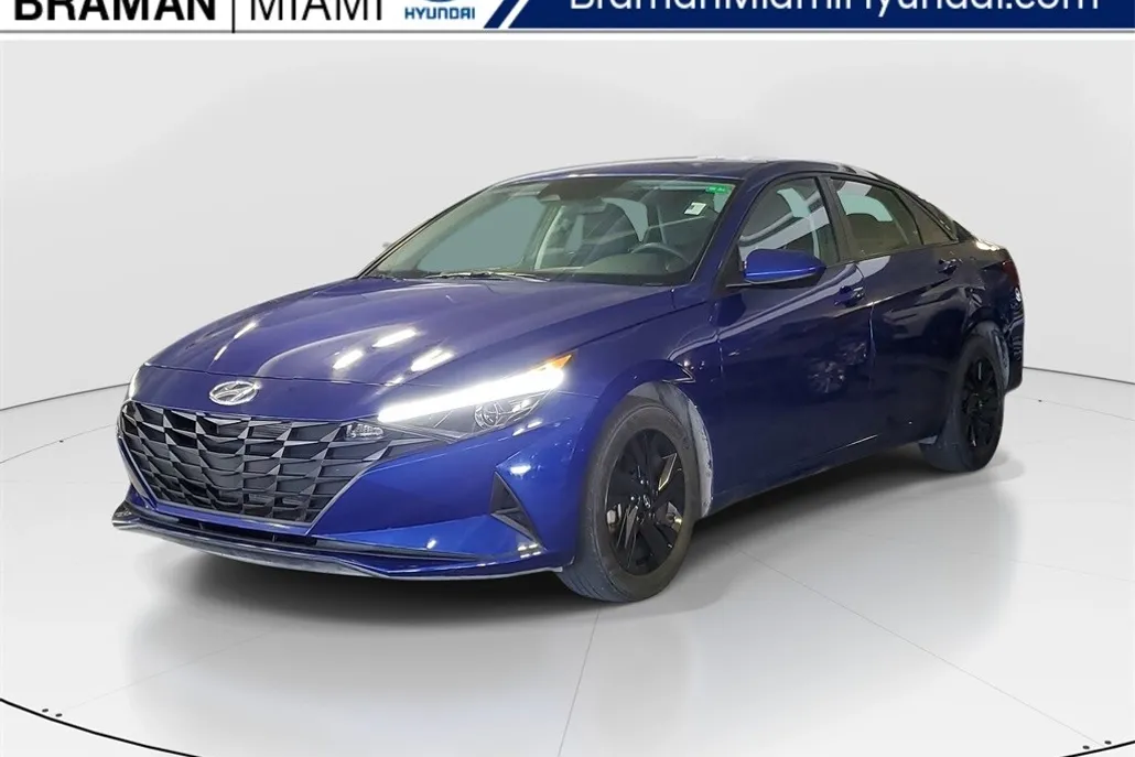 2023 Hyundai Elantra SEL photo 1