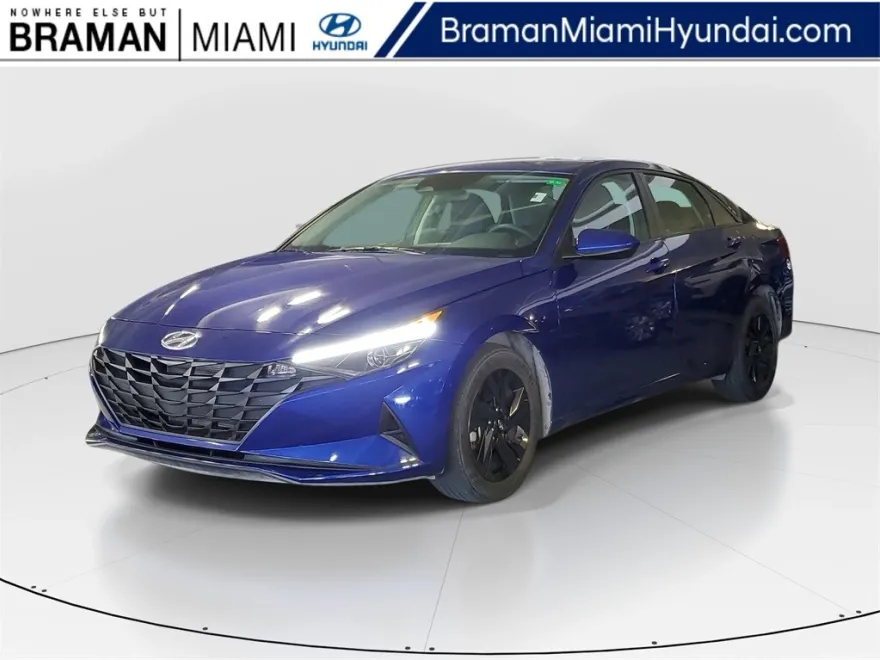 2023 Hyundai Elantra SEL photo 1
