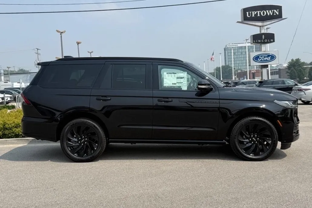 2025 Lincoln Navigator Reserve photo 1