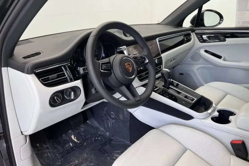 2025 Porsche Macan Base photo 1