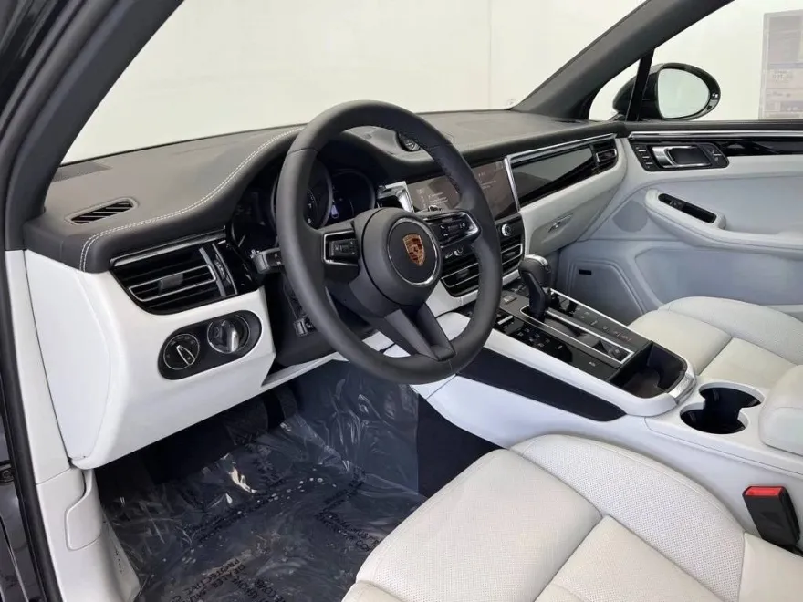 2025 Porsche Macan Base photo 1