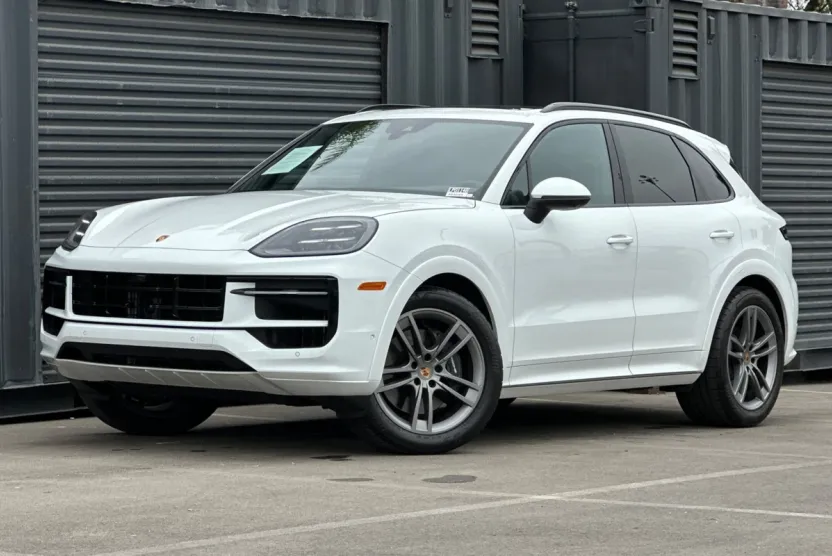 2025 Porsche Cayenne Turbo photo 1