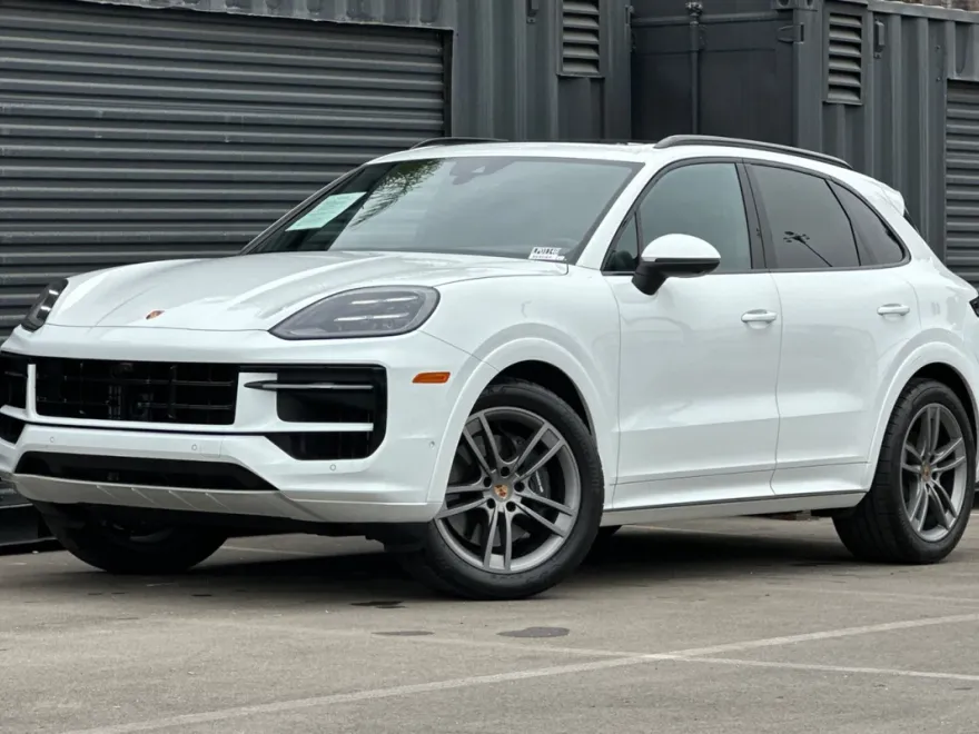 2025 Porsche Cayenne Turbo photo 1