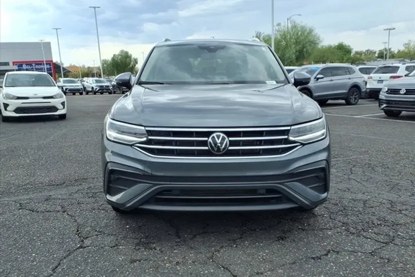 2023 Volkswagen Tiguan SE photo 1