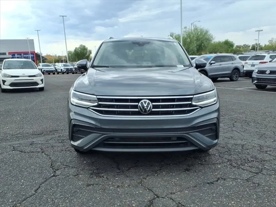 2023 Volkswagen Tiguan SE photo 1