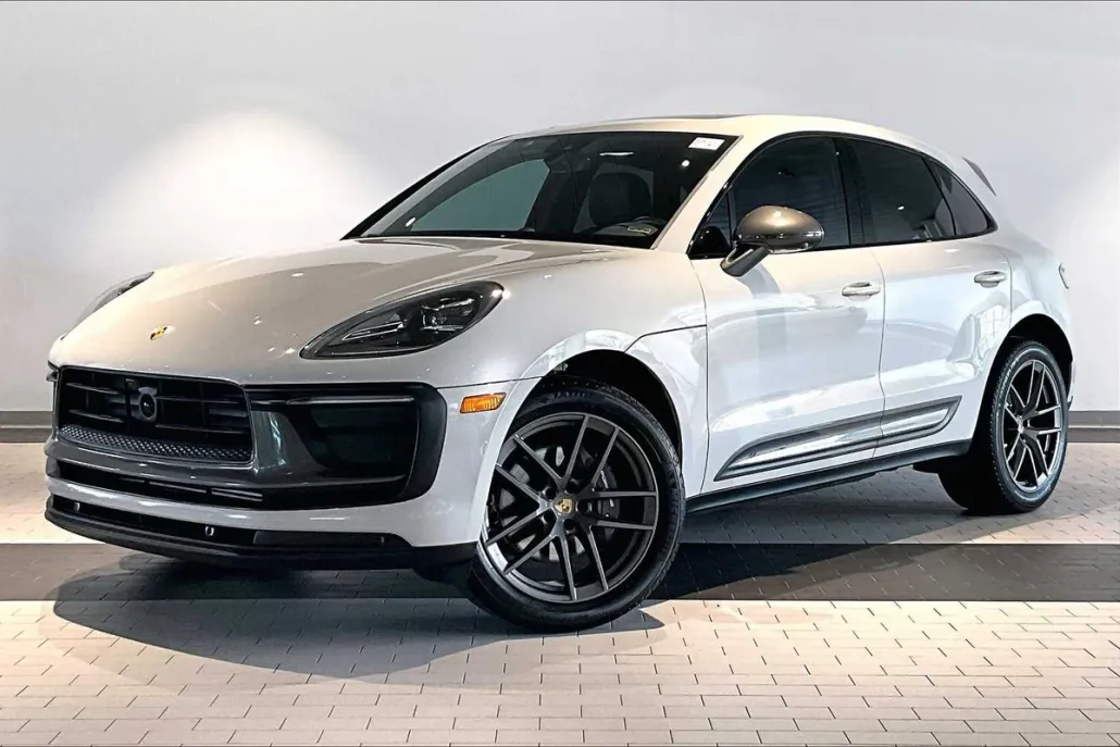 2024 Porsche Macan T photo 1