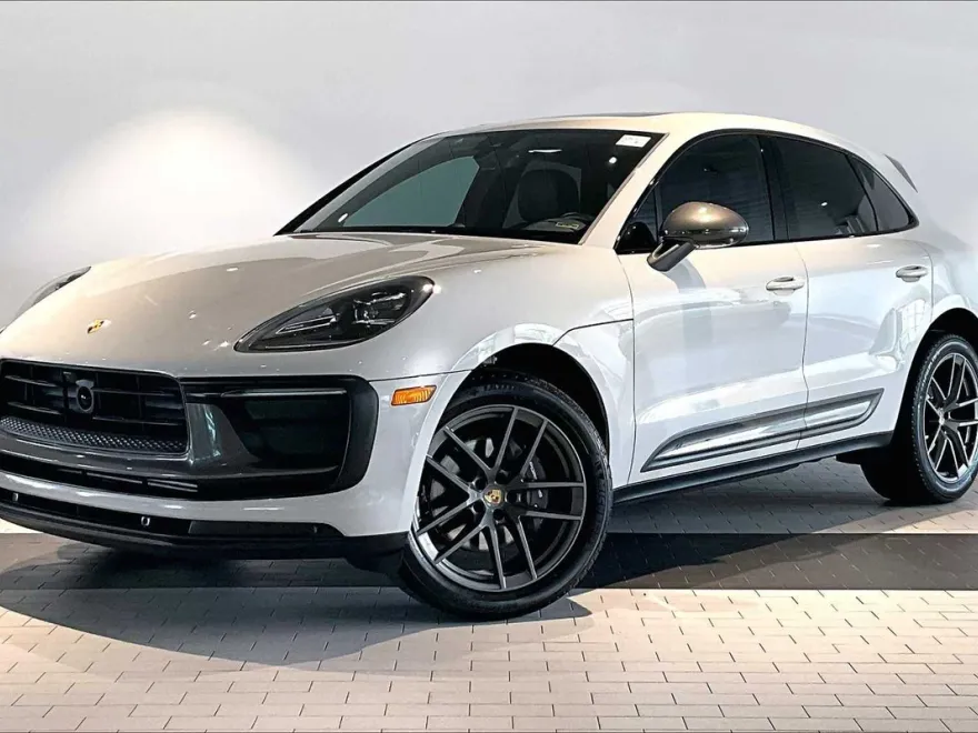 2024 Porsche Macan T photo 1