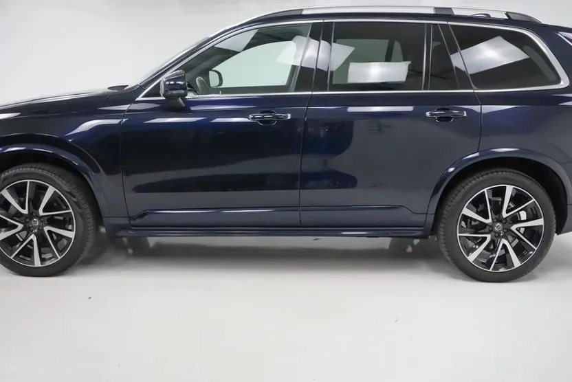 2019 Volvo XC90 T6 Momentum photo 1