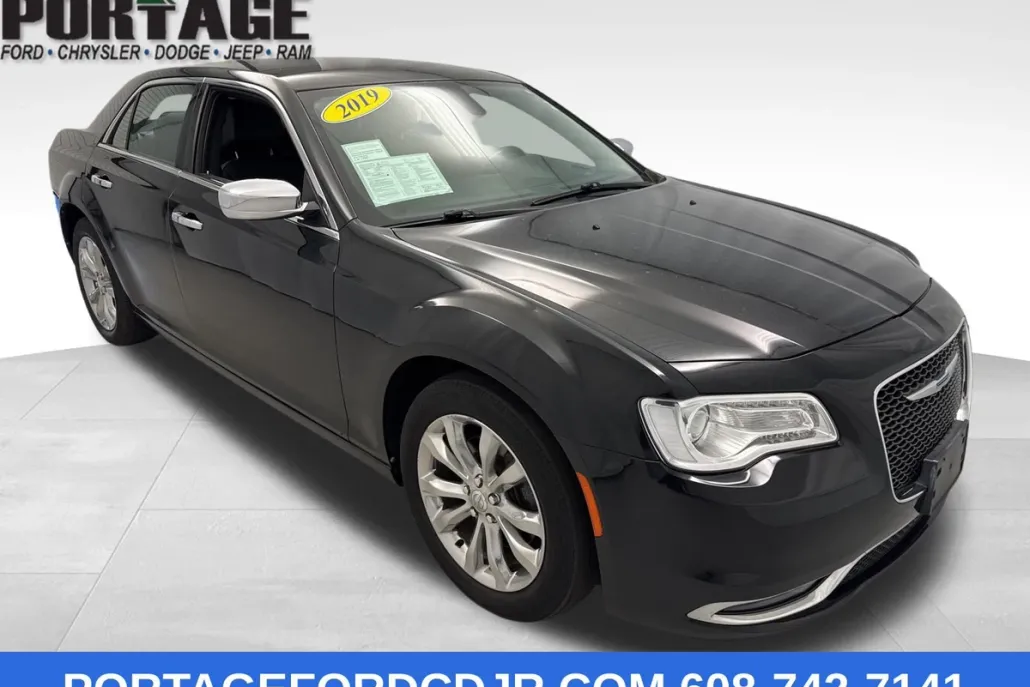2019 Chrysler 300 Limited photo 1