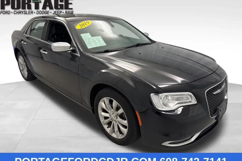2019 Chrysler 300 Limited photo 1