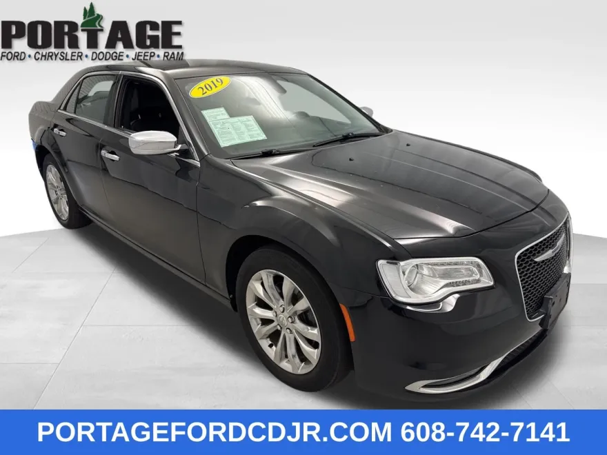2019 Chrysler 300 Limited photo 1