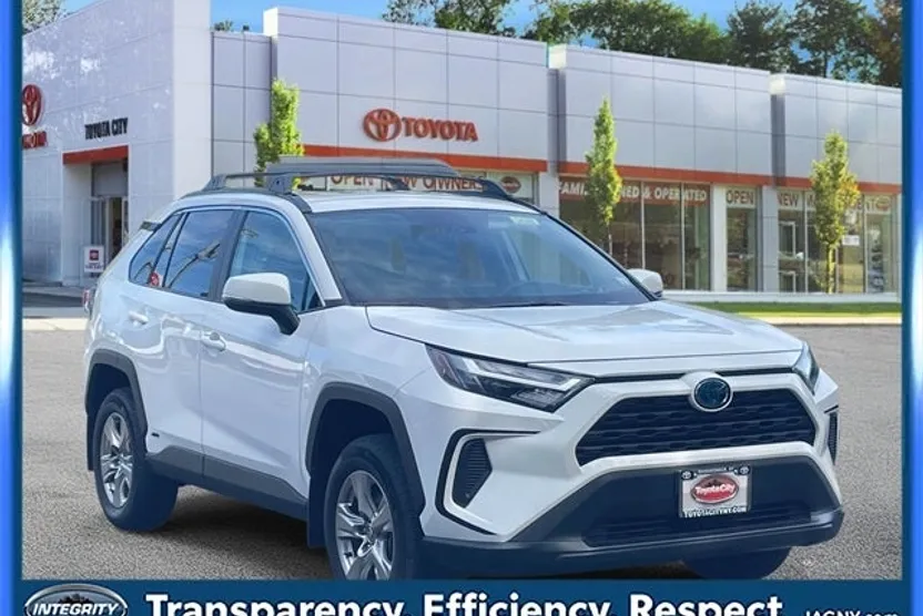 2023 Toyota RAV4 Hybrid XLE photo 1