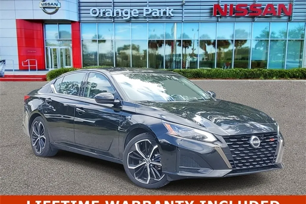 2024 Nissan Altima 2.5 SR photo 1