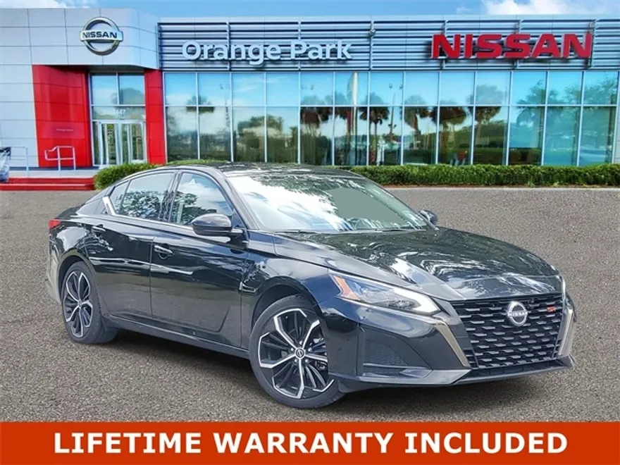 2024 Nissan Altima 2.5 SR photo 1