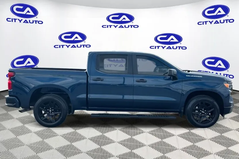 2023 Chevrolet Silverado 1500 Custom photo 1