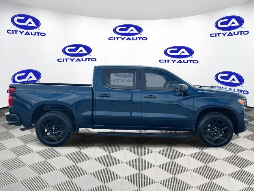 2023 Chevrolet Silverado 1500 Custom photo 1
