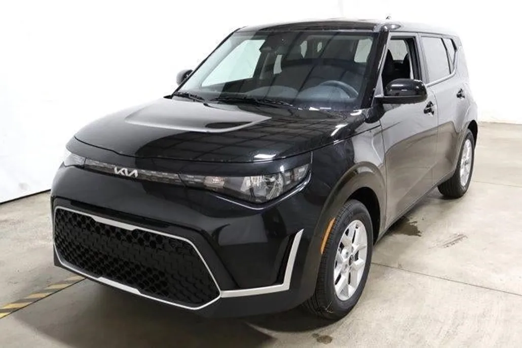 2025 Kia Soul LX photo 1