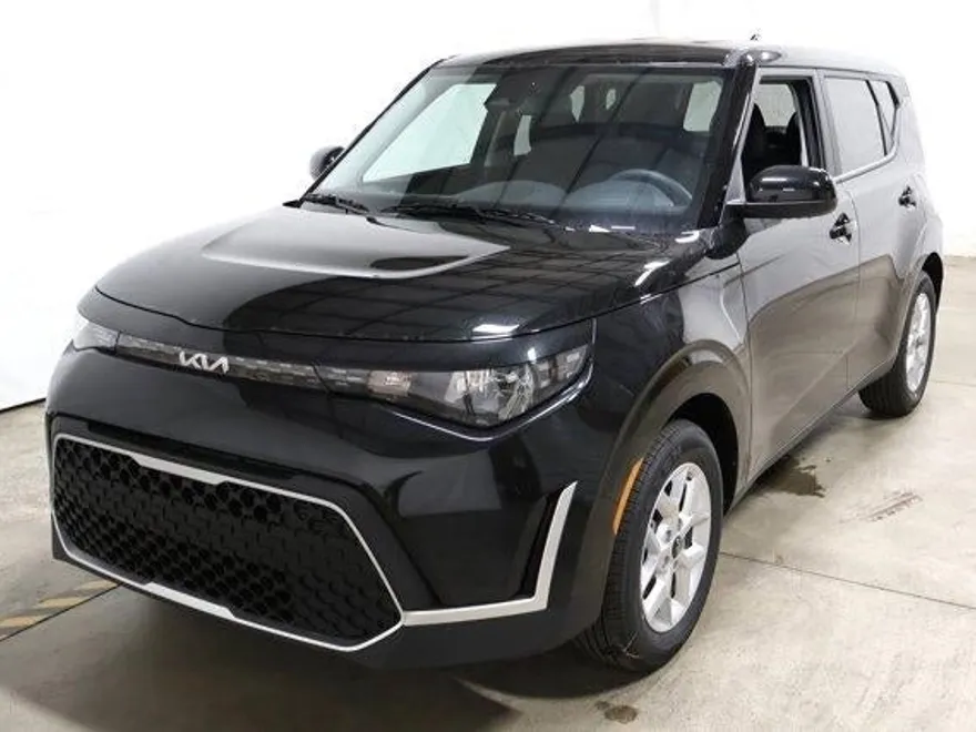 2025 Kia Soul LX photo 1