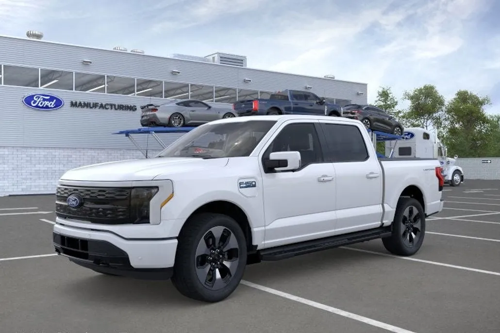 2025 Ford F-150 Lightning Platinum photo 1