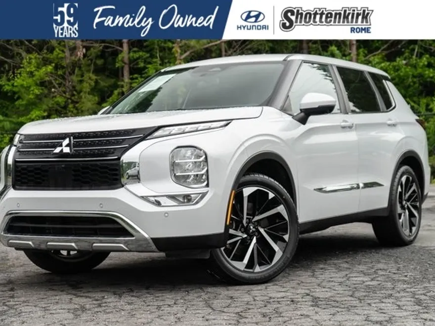 2022 Mitsubishi Outlander SE photo 1