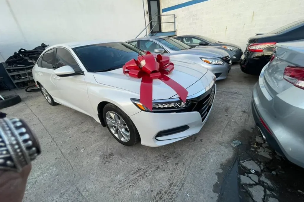 2018 Honda Accord LX 1.5T photo 1