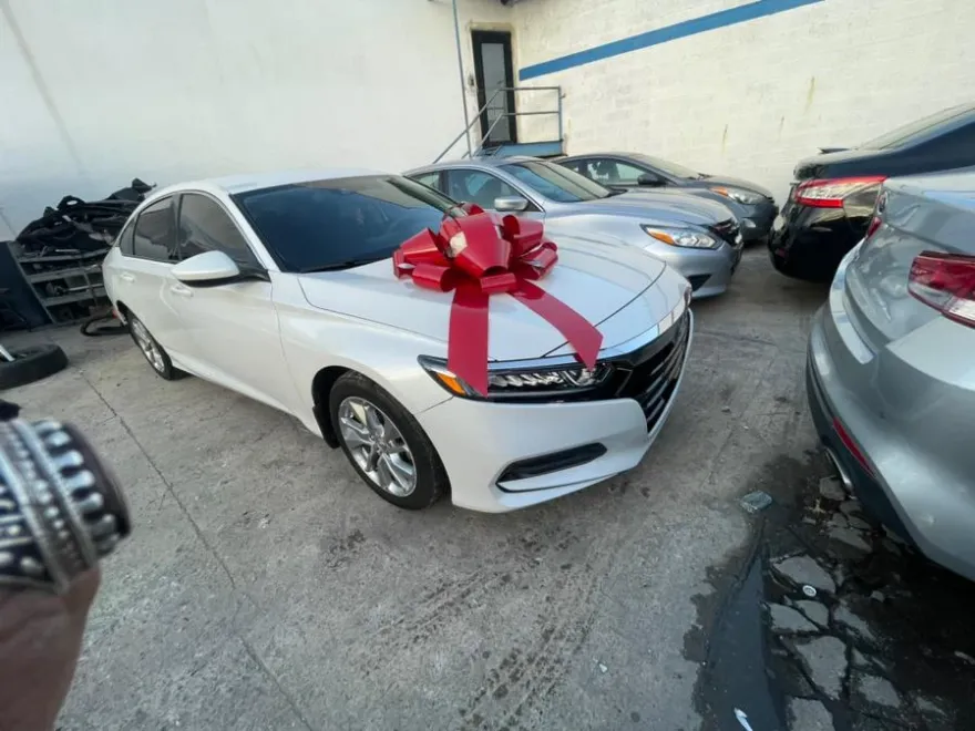 2018 Honda Accord LX 1.5T photo 1