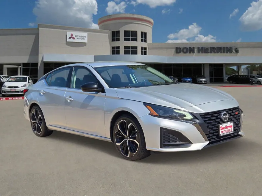 2023 Nissan Altima 2.5 SR photo 1