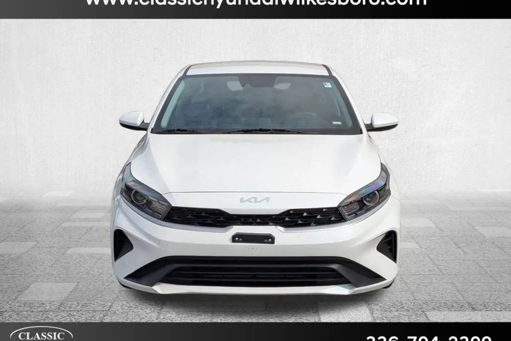 2023 Kia Forte LXS photo 1
