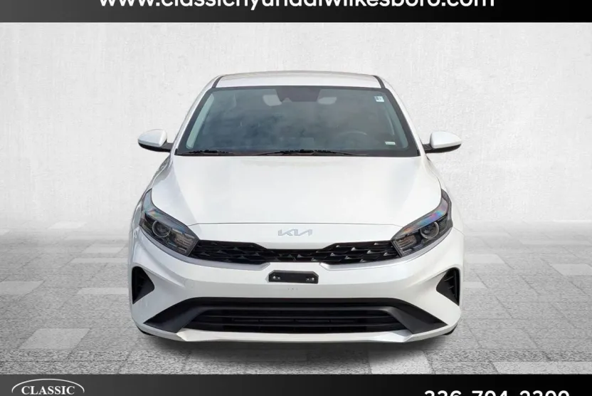 2023 Kia Forte LXS photo 1