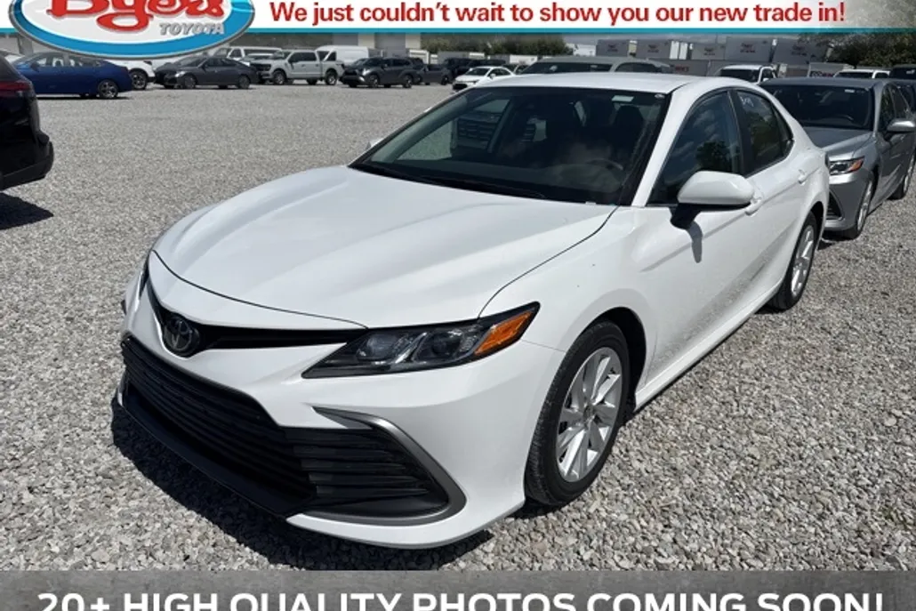 2024 Toyota Camry LE photo 1