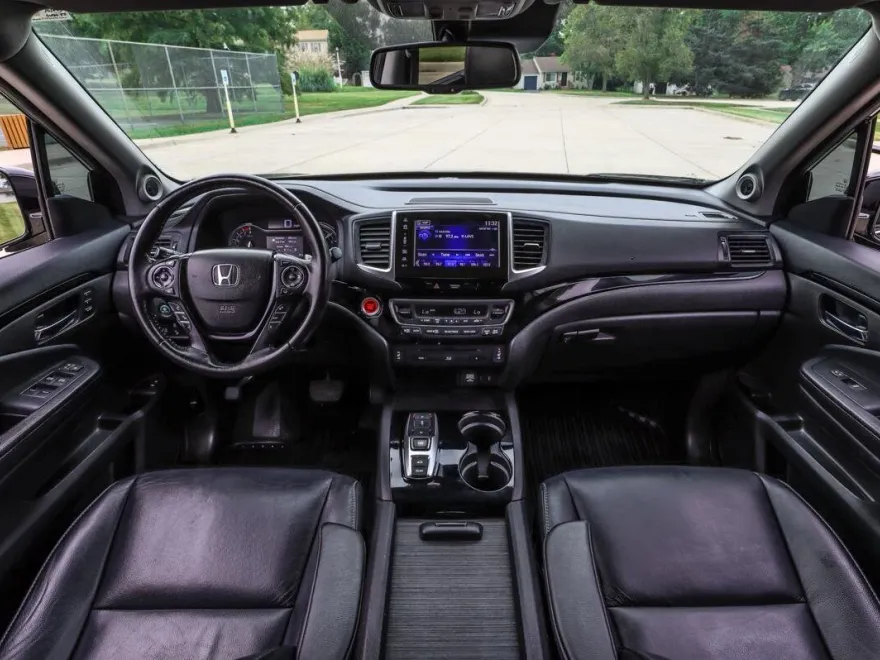 2017 Honda Pilot Touring photo 1