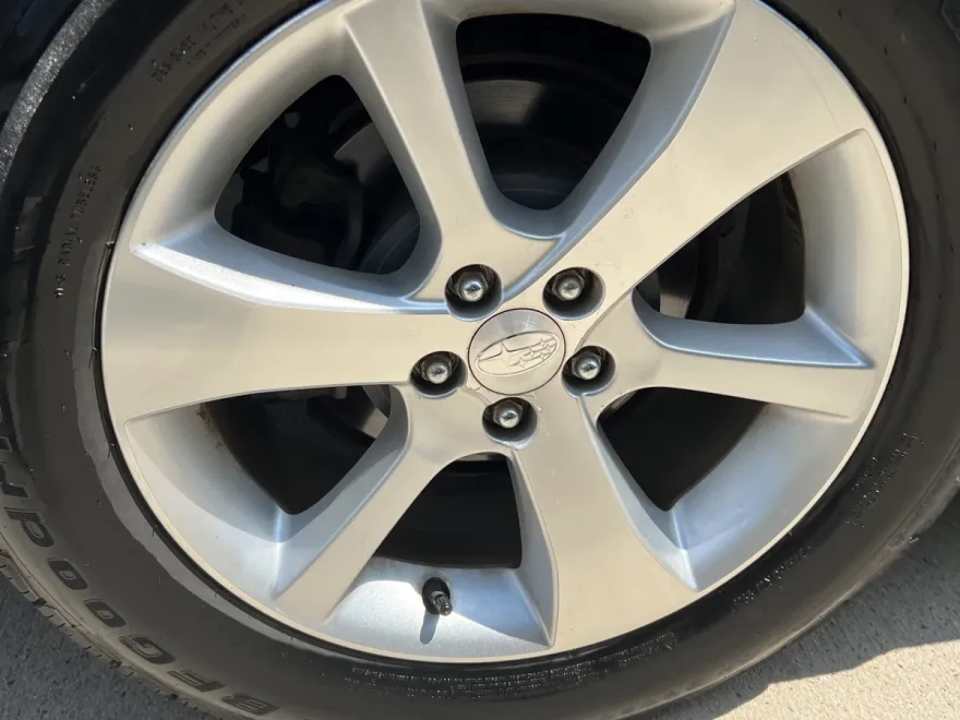 2013 Subaru Outback 2.5i Limited photo 1