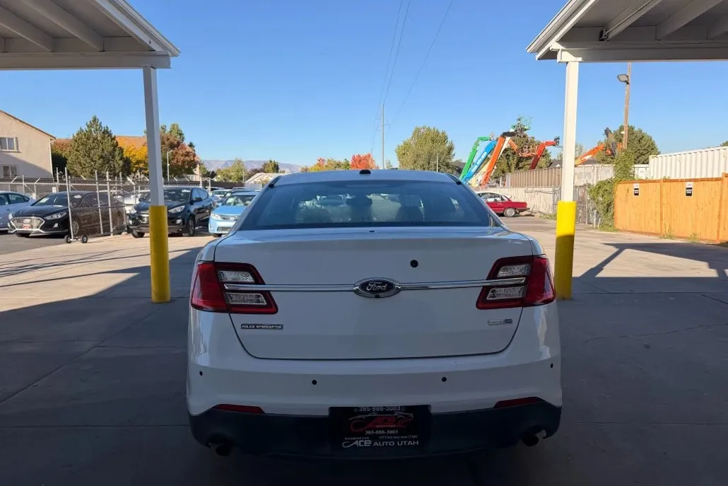 2015 Ford Taurus photo 1