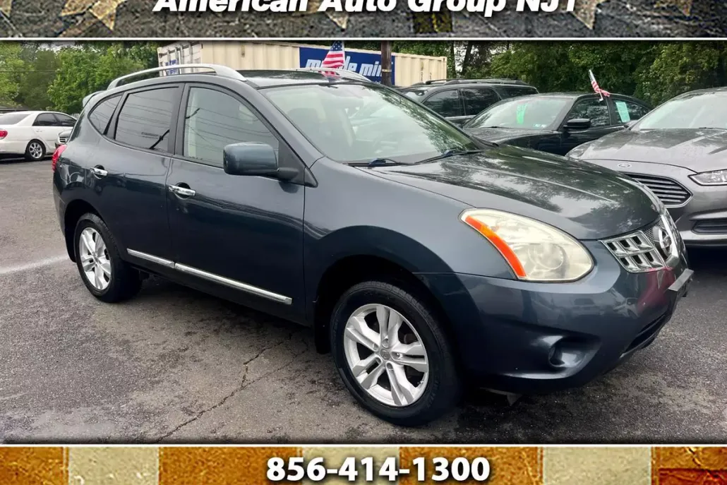 2013 Nissan Rogue SV photo 1