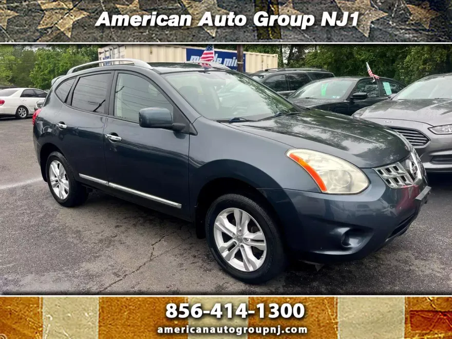 2013 Nissan Rogue SV photo 1