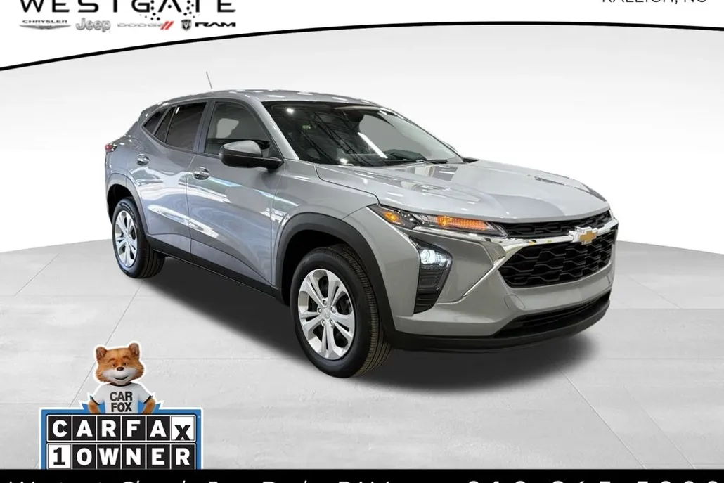 2025 Chevrolet Trax LS photo 1