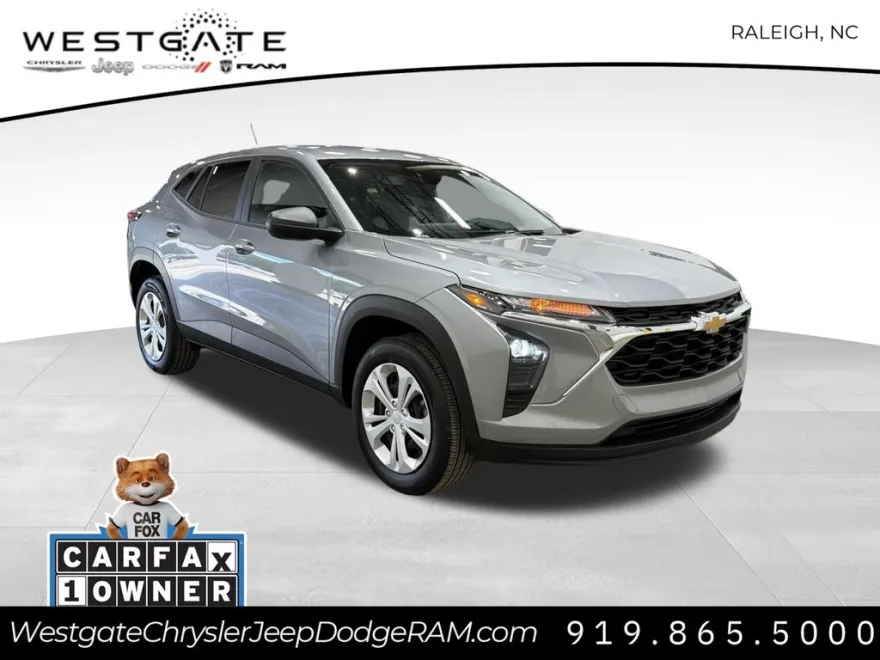 2025 Chevrolet Trax LS photo 1