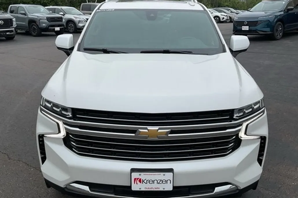 2021 Chevrolet Suburban LT photo 1