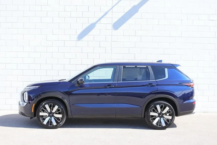 2025 Mitsubishi Outlander SE Ralliart photo 1