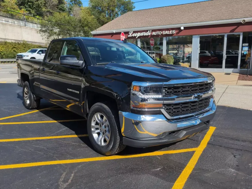 2017 Chevrolet Silverado 1500 photo 1
