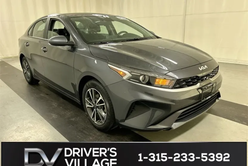 2022 Kia Forte LXS photo 1