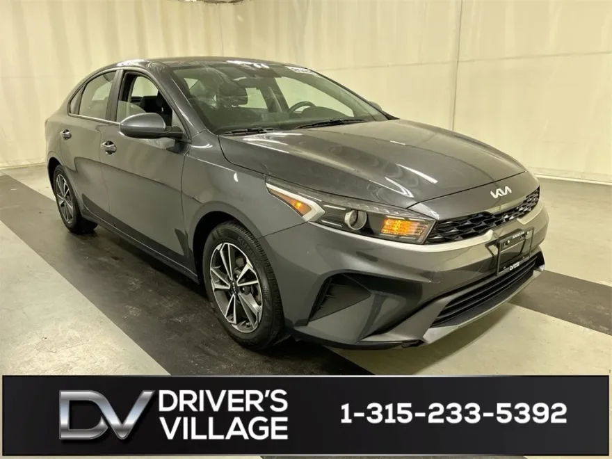 2022 Kia Forte LXS photo 1
