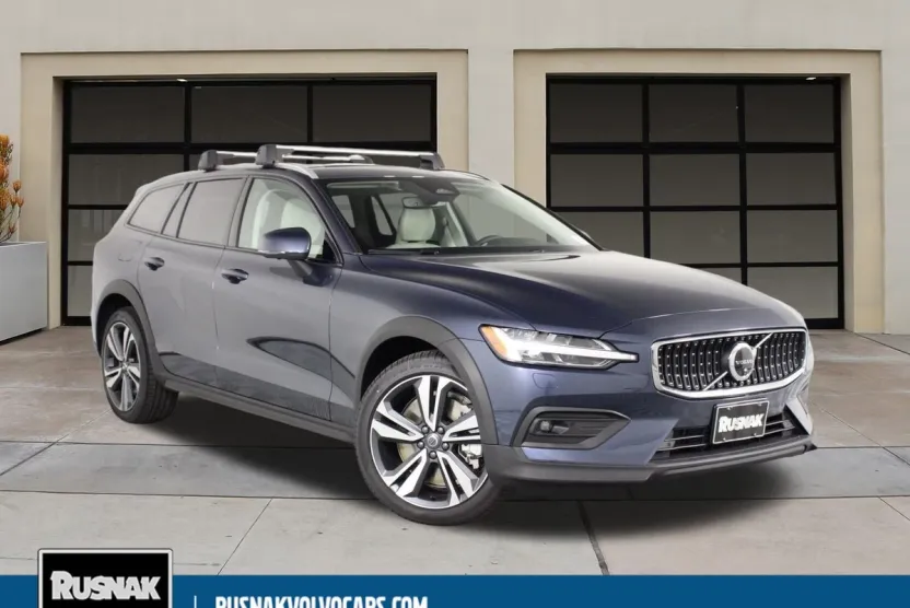 2026 Volvo V60 Cross Country B5 Plus photo 1