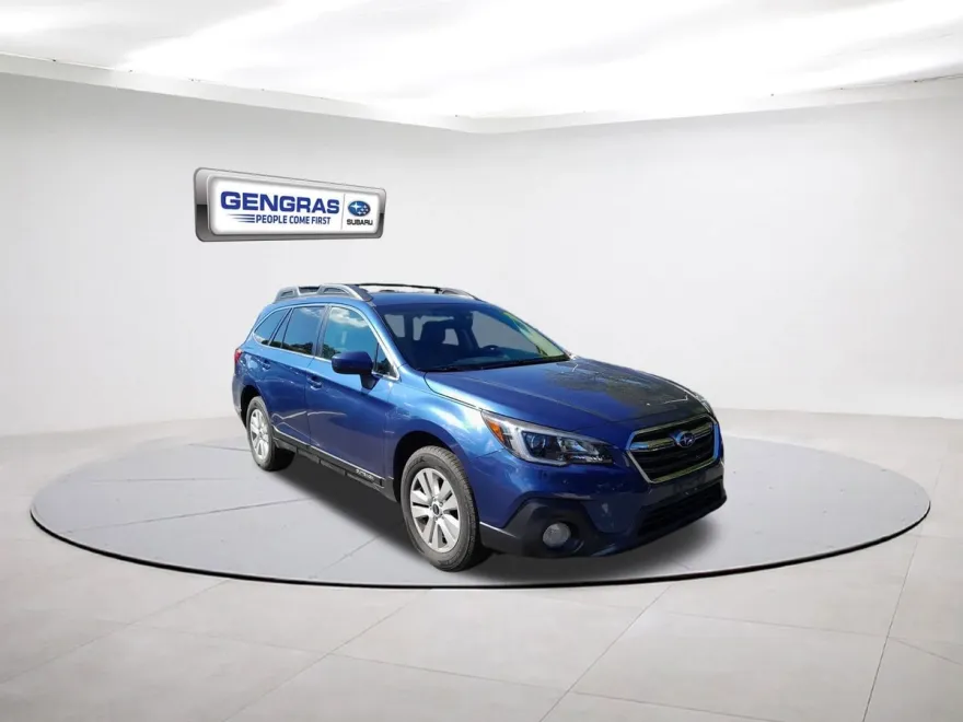2019 Subaru Outback Premium photo 1