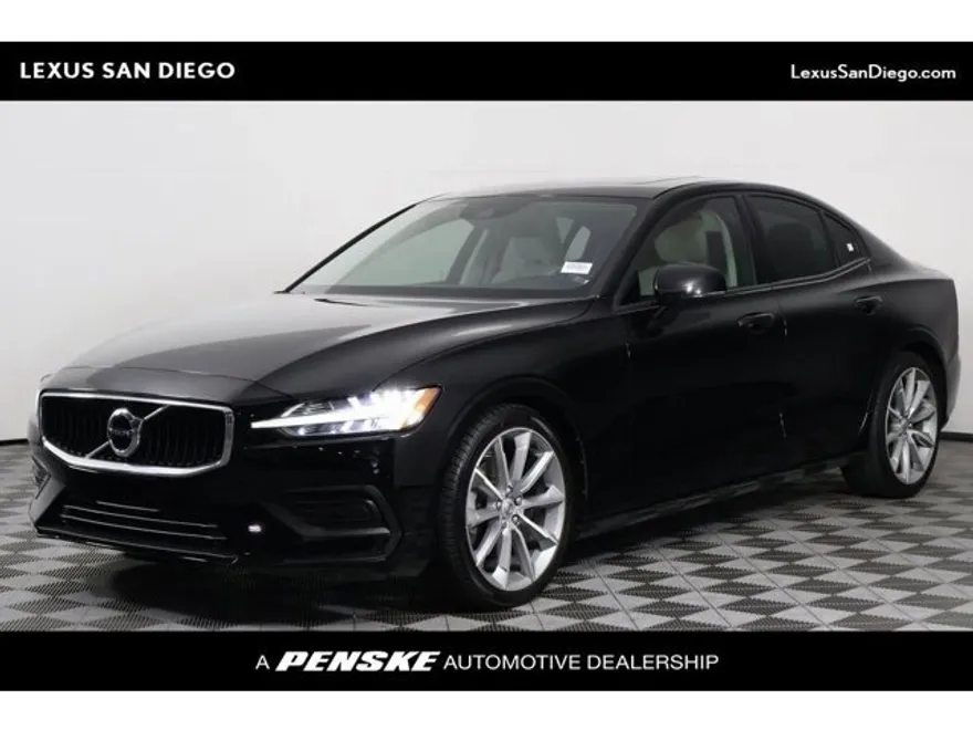 2020 Volvo S60 T5 Momentum photo 1