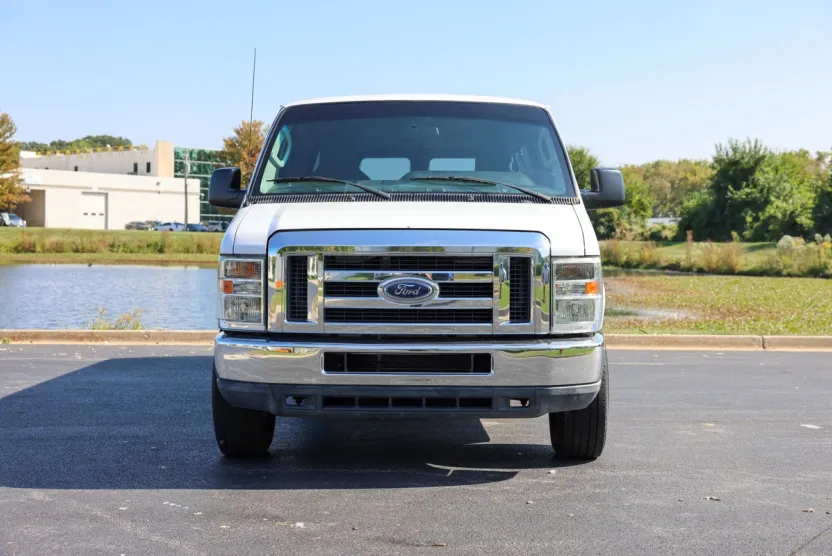 2012 Ford E-350 photo 1